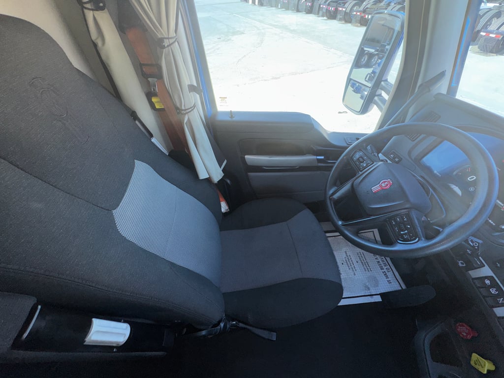 2023 Kenworth T680 in Dallas, TX — photo 8