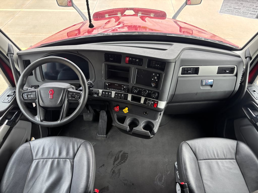 2023 Kenworth T680 in Omaha, NE — photo 3