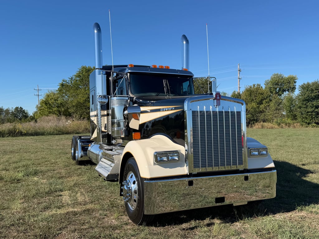 2027 Kenworth W900 in Joplin, MO — photo 8