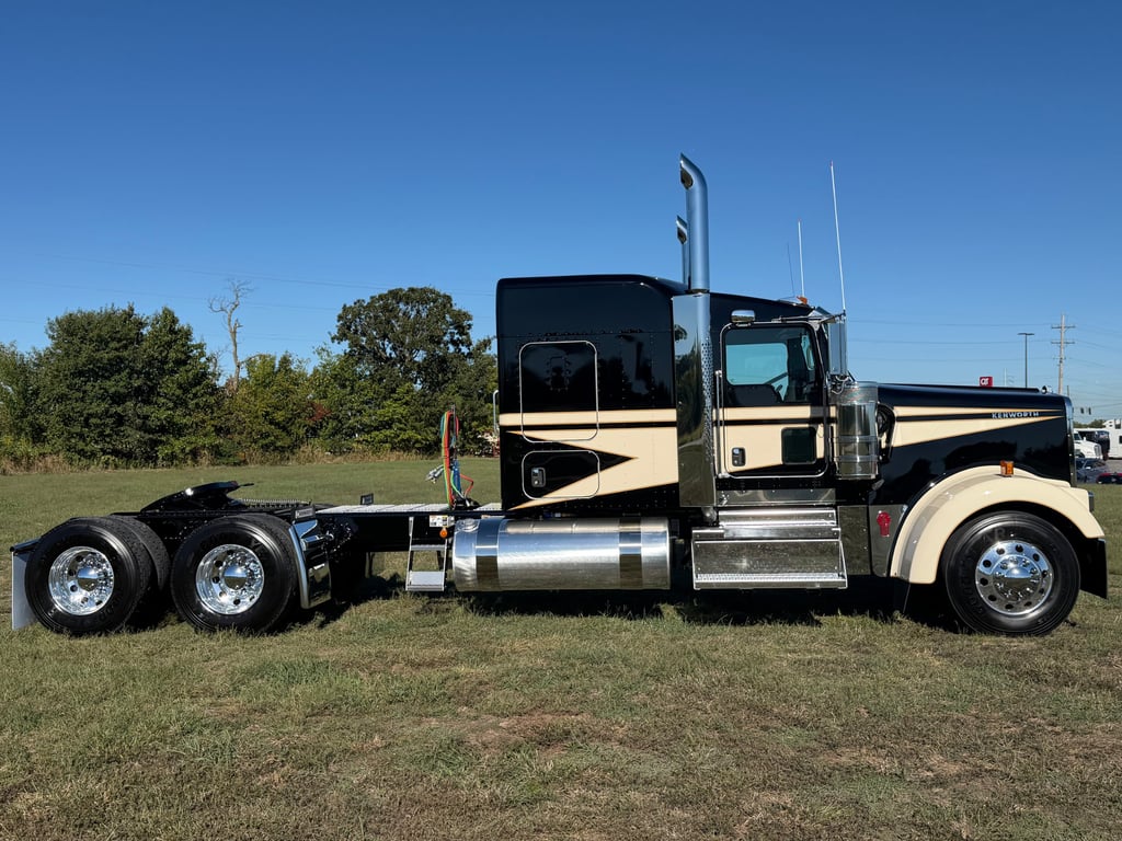 2027 Kenworth W900 in Joplin, MO — photo 7