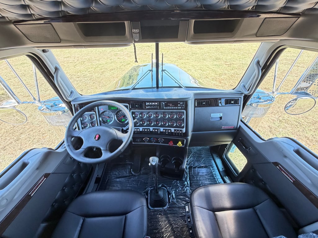 2027 Kenworth W900 in Joplin, MO — photo 3