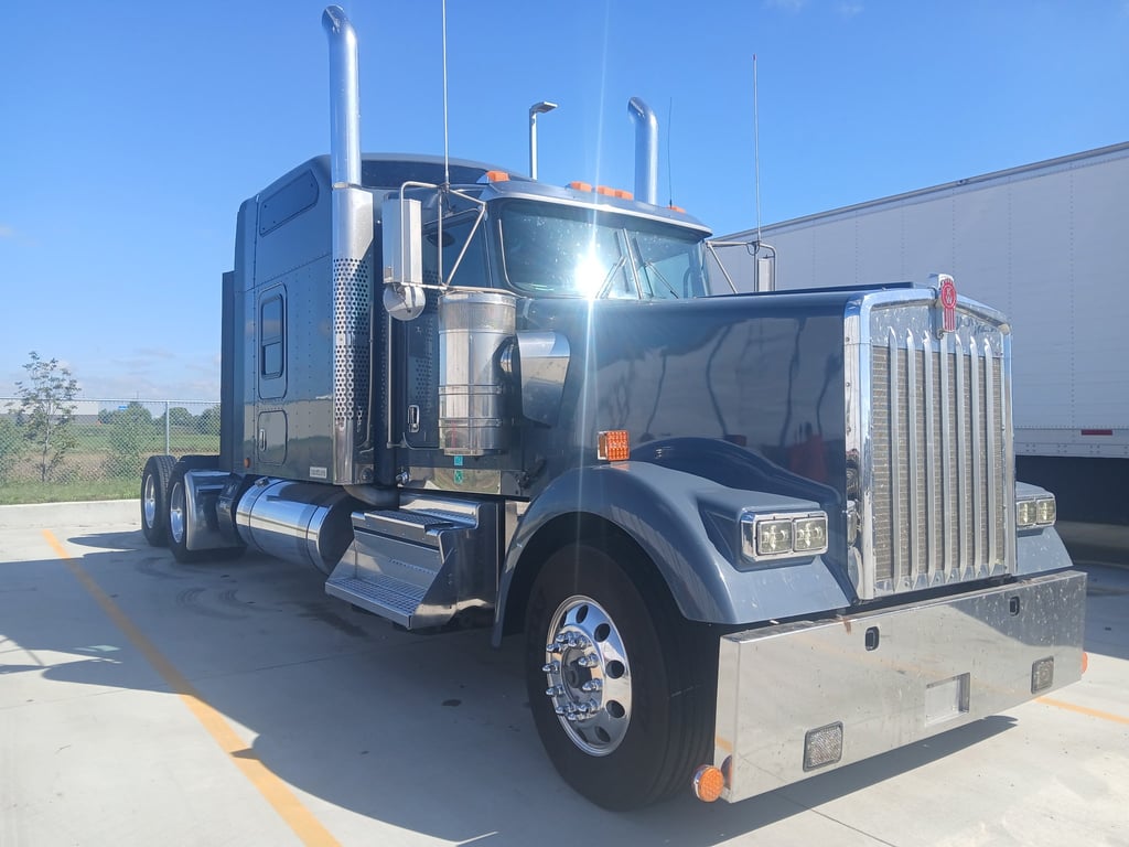 2023 Kenworth W900 in Omaha, NE