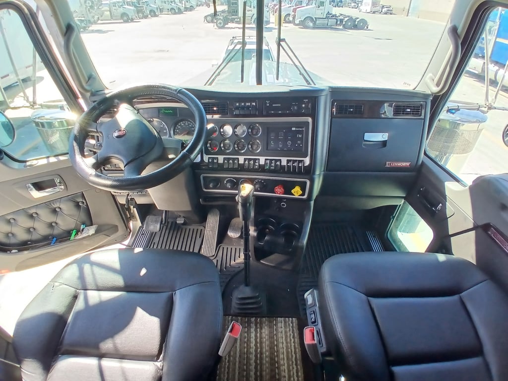 2023 Kenworth W900 in Omaha, NE — photo 3