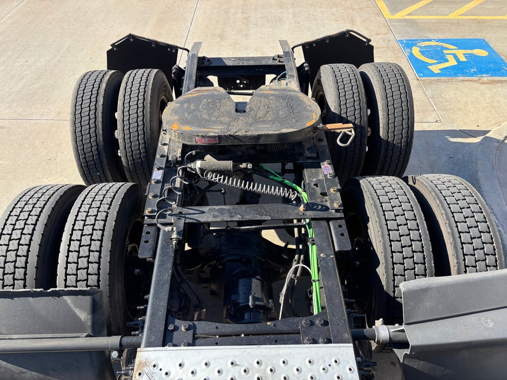 2023 Freightliner Cascadia in Omaha, NE — photo 8