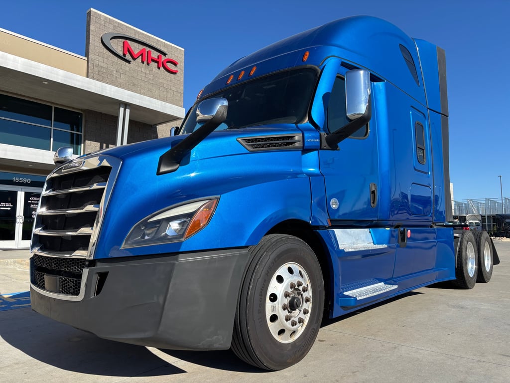 2023 Freightliner Cascadia in Omaha, NE — photo 2