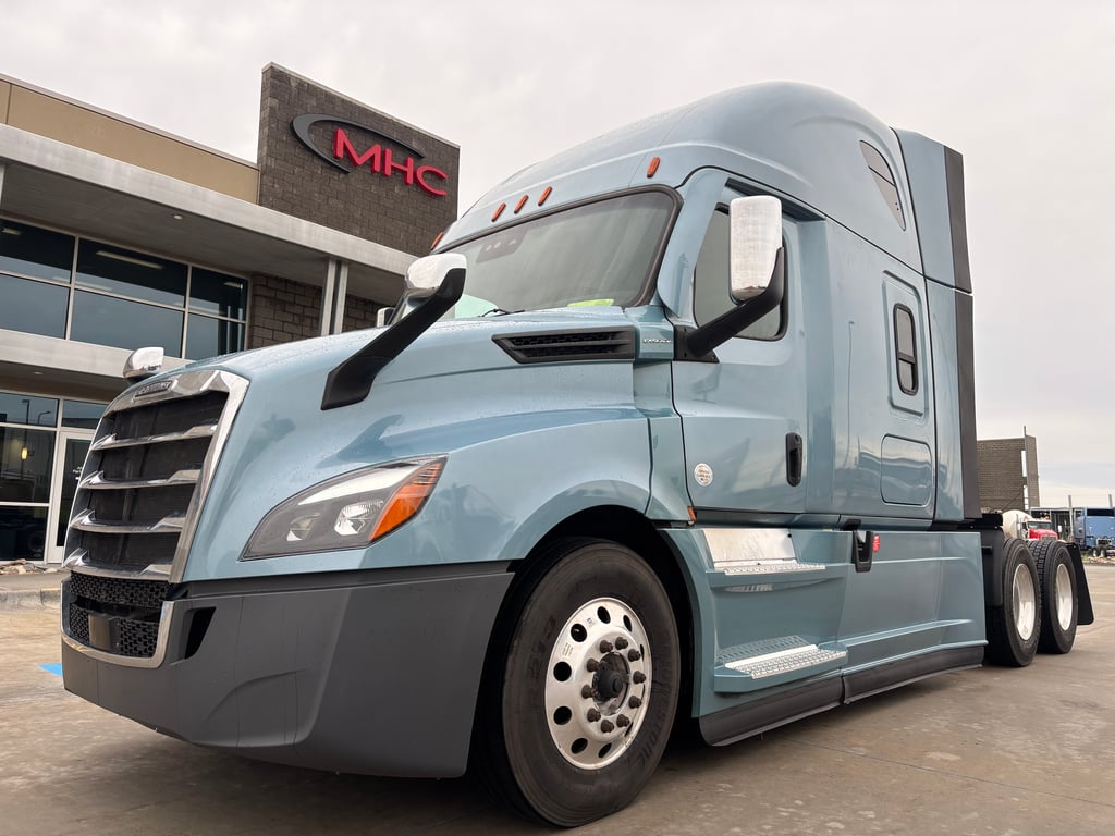 2023 Freightliner Cascadia in Omaha, NE — photo 2