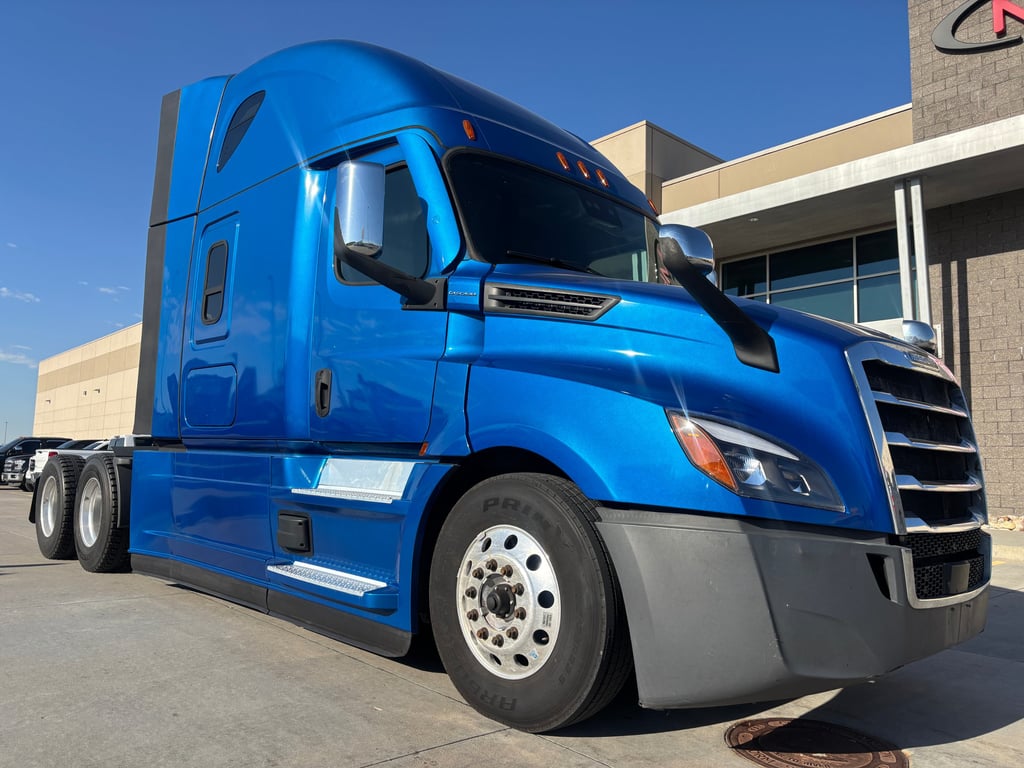 2023 Freightliner Cascadia in Omaha, NE