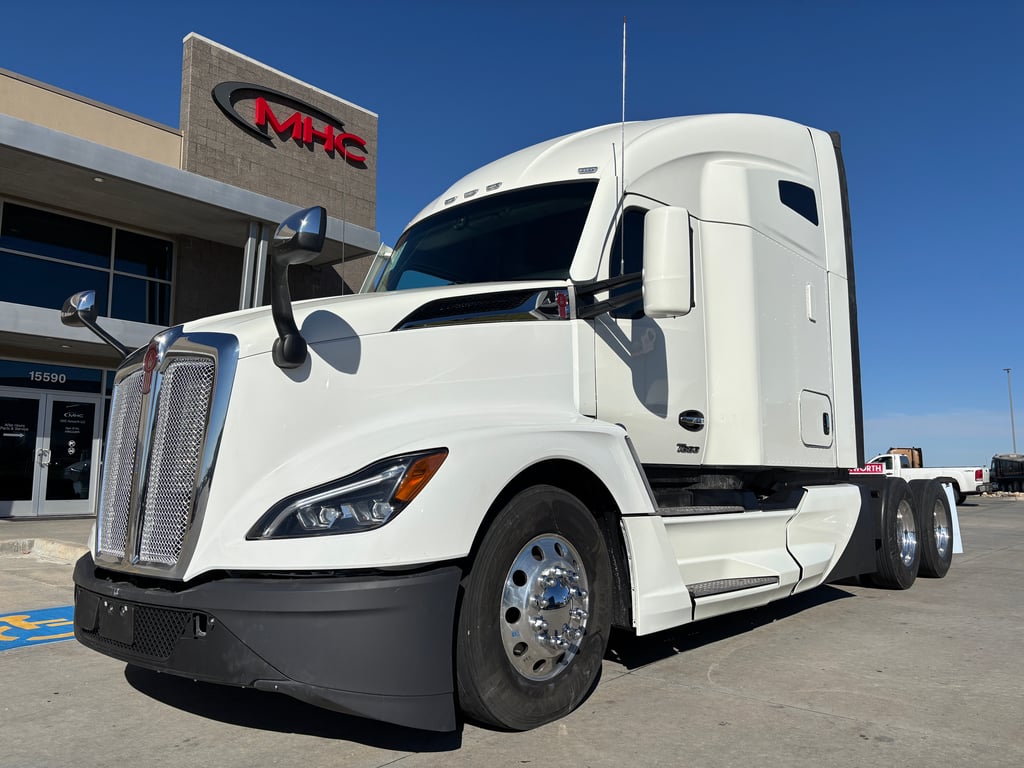 2023 Kenworth T680 in Omaha, NE — photo 2