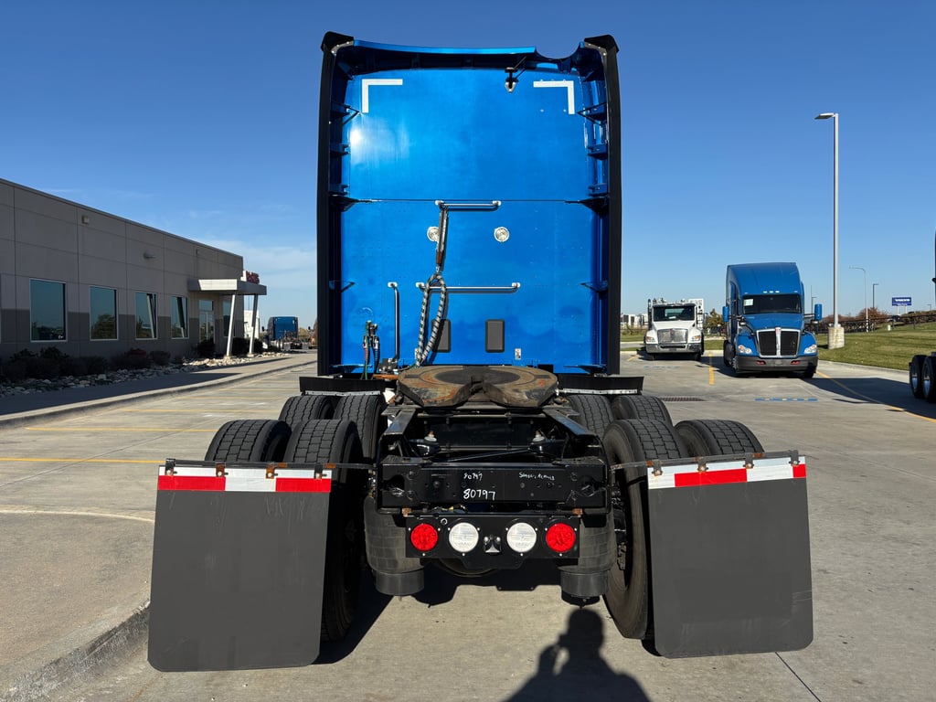 2023 Kenworth T680 in Omaha, NE — photo 4