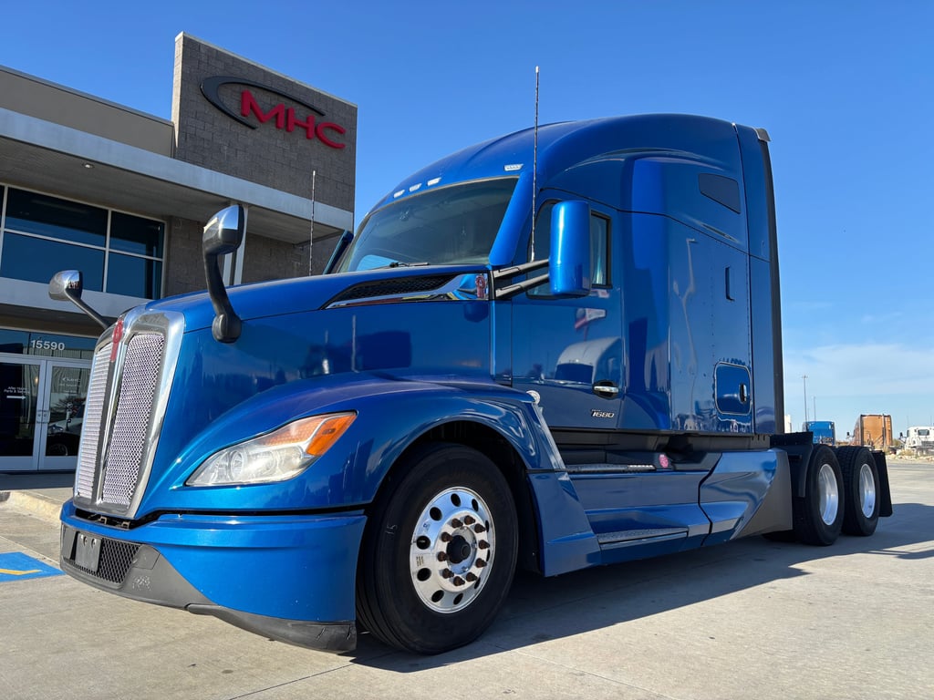 2023 Kenworth T680 in Omaha, NE — photo 2
