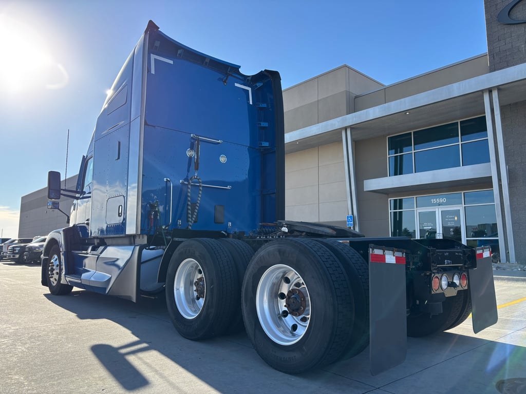 2023 Kenworth T680 in Omaha, NE — photo 8