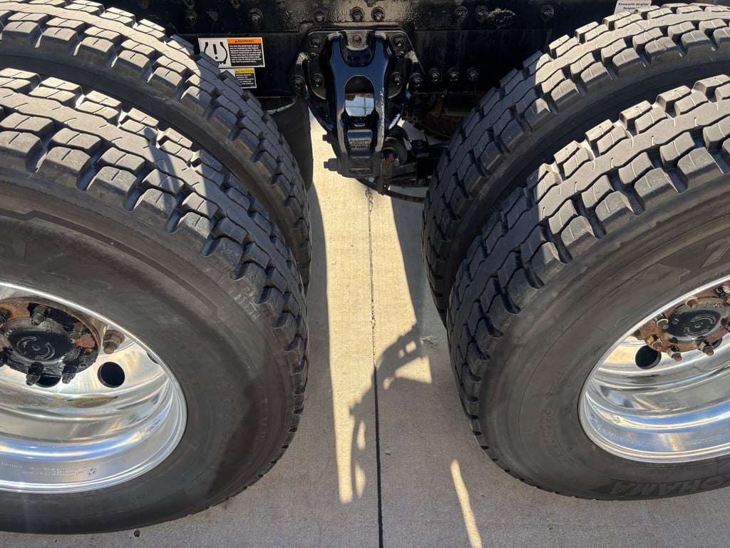 2023 Kenworth T680 in Omaha, NE — photo 4