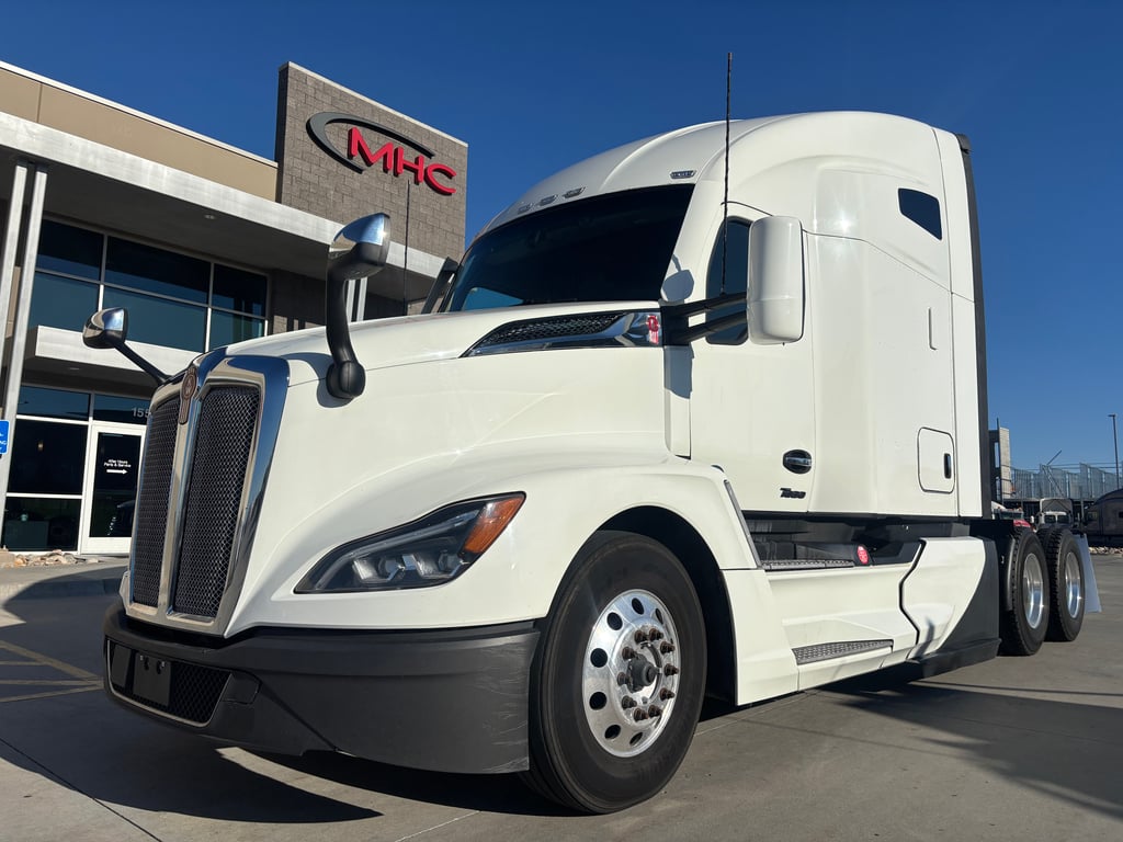 2023 Kenworth T680 in Omaha, NE — photo 2