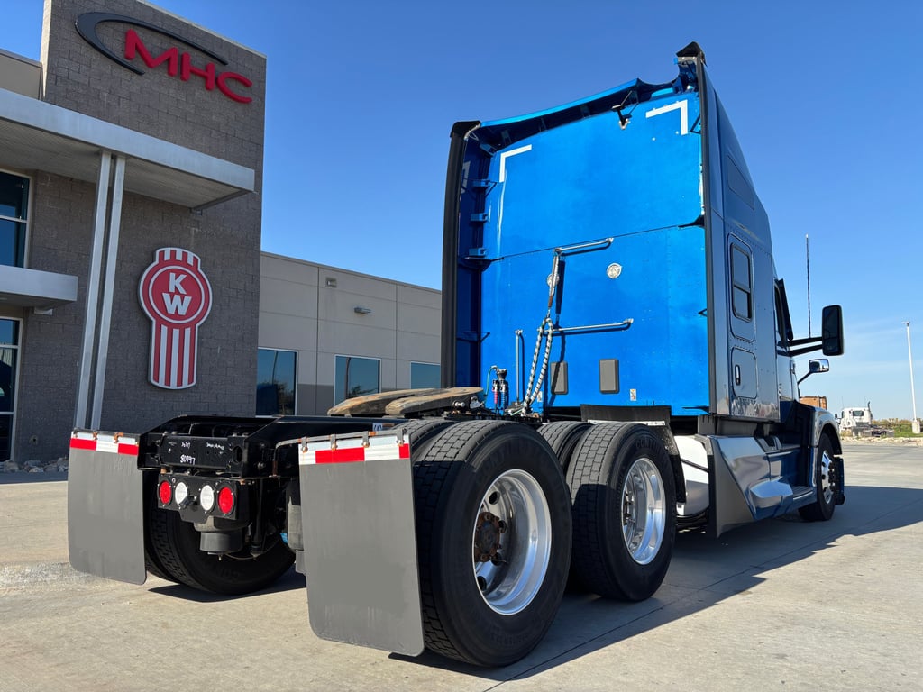 2023 Kenworth T680 in Omaha, NE — photo 7