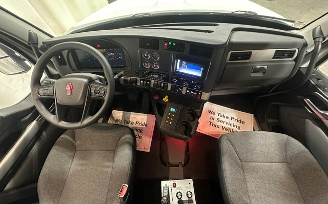 2027 Kenworth T880 in Joplin, MO — photo 2