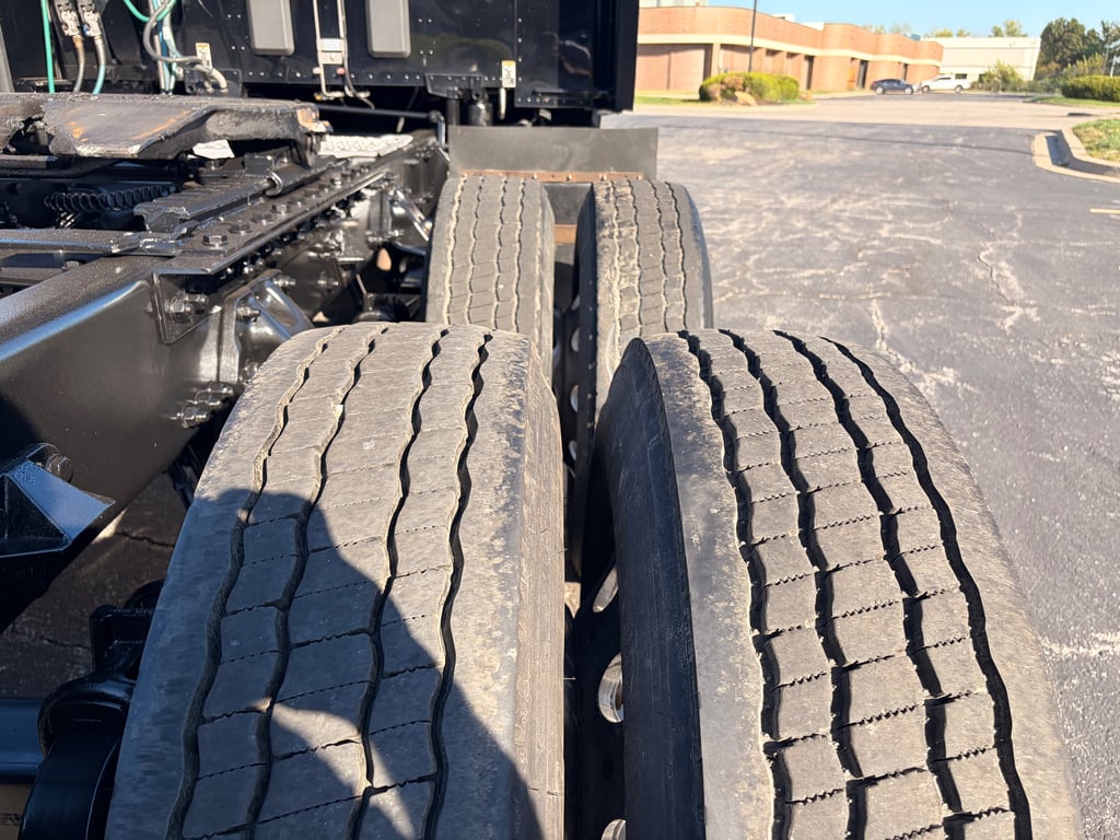 2023 Kenworth T680 in Kansas City, MO — photo 4