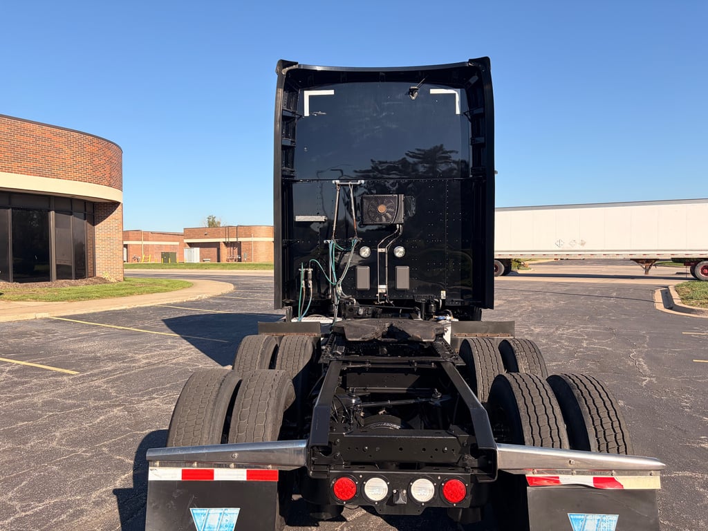 2023 Kenworth T680 in Kansas City, MO — photo 5