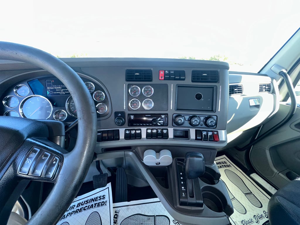 2018 Kenworth T880 in Quad Cities — photo 7