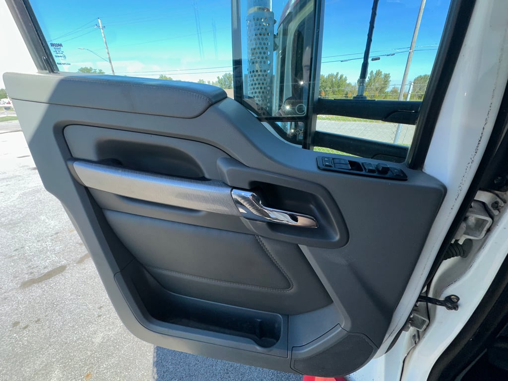 2018 Kenworth T880 in Quad Cities — photo 8