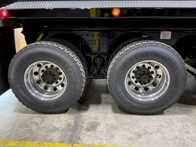 2027 Kenworth T880 in Olathe, KS — photo 3