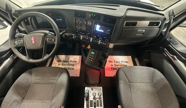 2027 Kenworth T880 in Concord, NC — photo 2