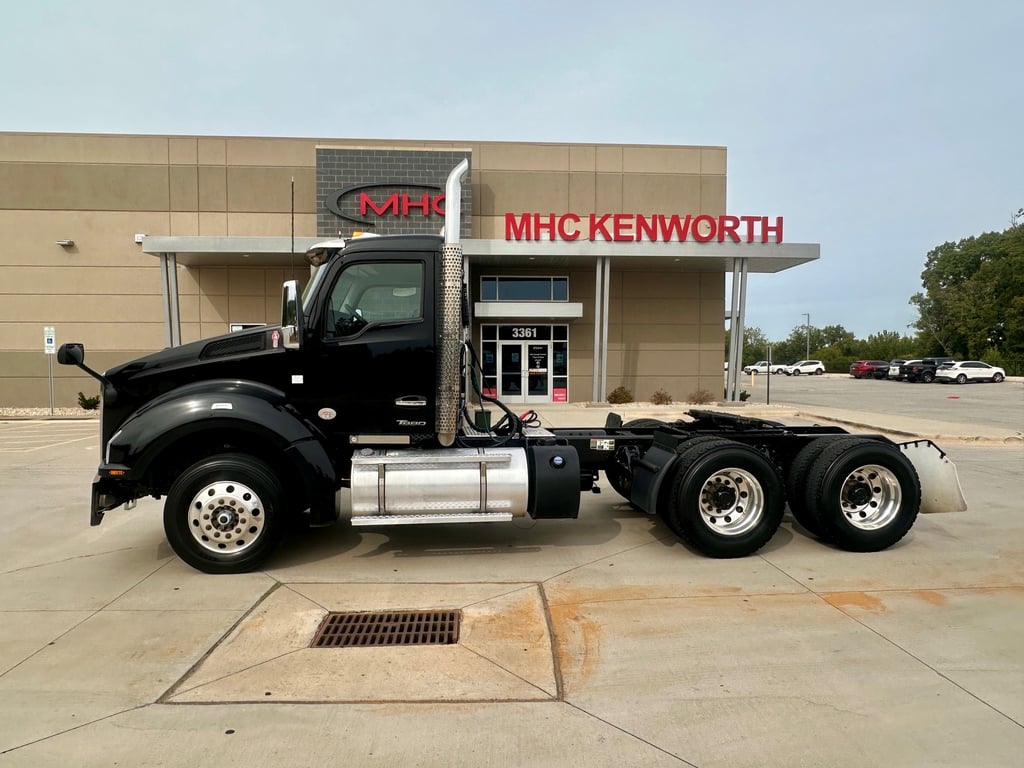 2024 Kenworth T880 in Charlotte — photo 2