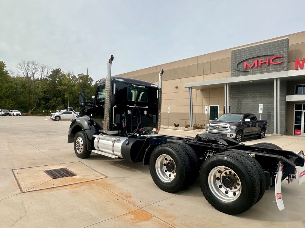 2024 Kenworth T880 in Charlotte — photo 3