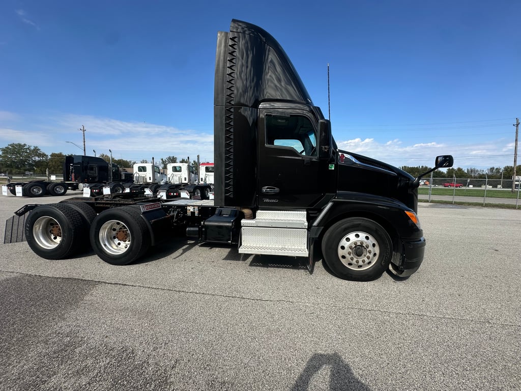 2022 Kenworth T680 in Quad Cities — photo 8
