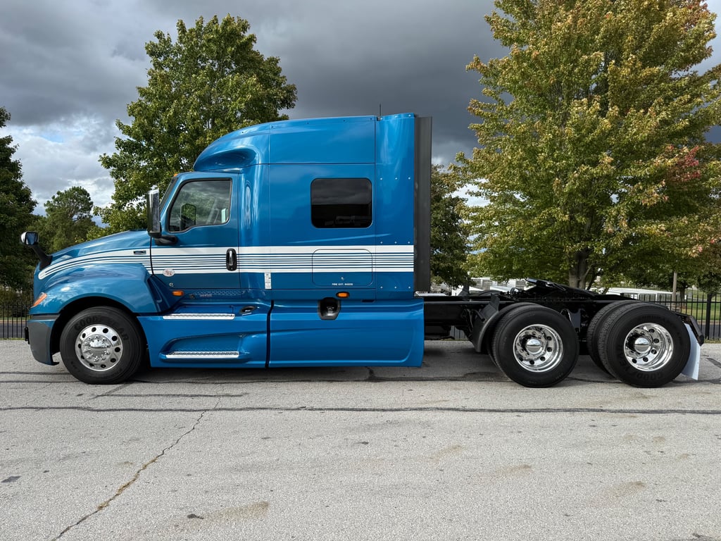 2024 International LT in Springfield, MO — photo 8