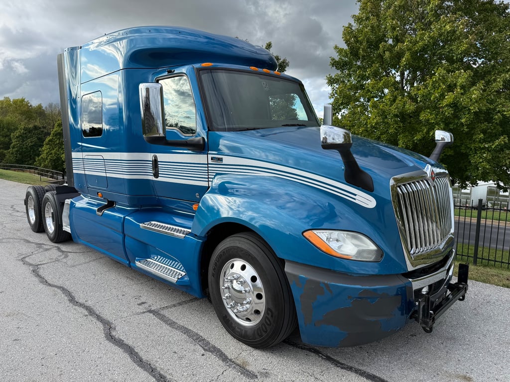 2024 International LT in Springfield, MO