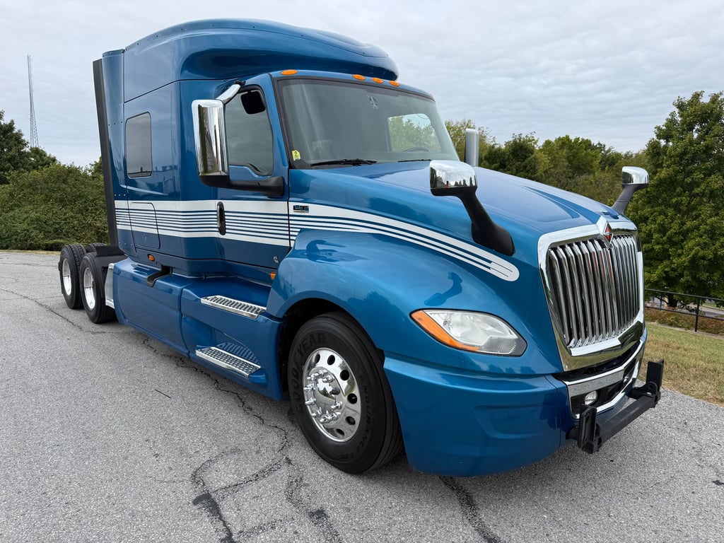 2024 International LT in Springfield, MO