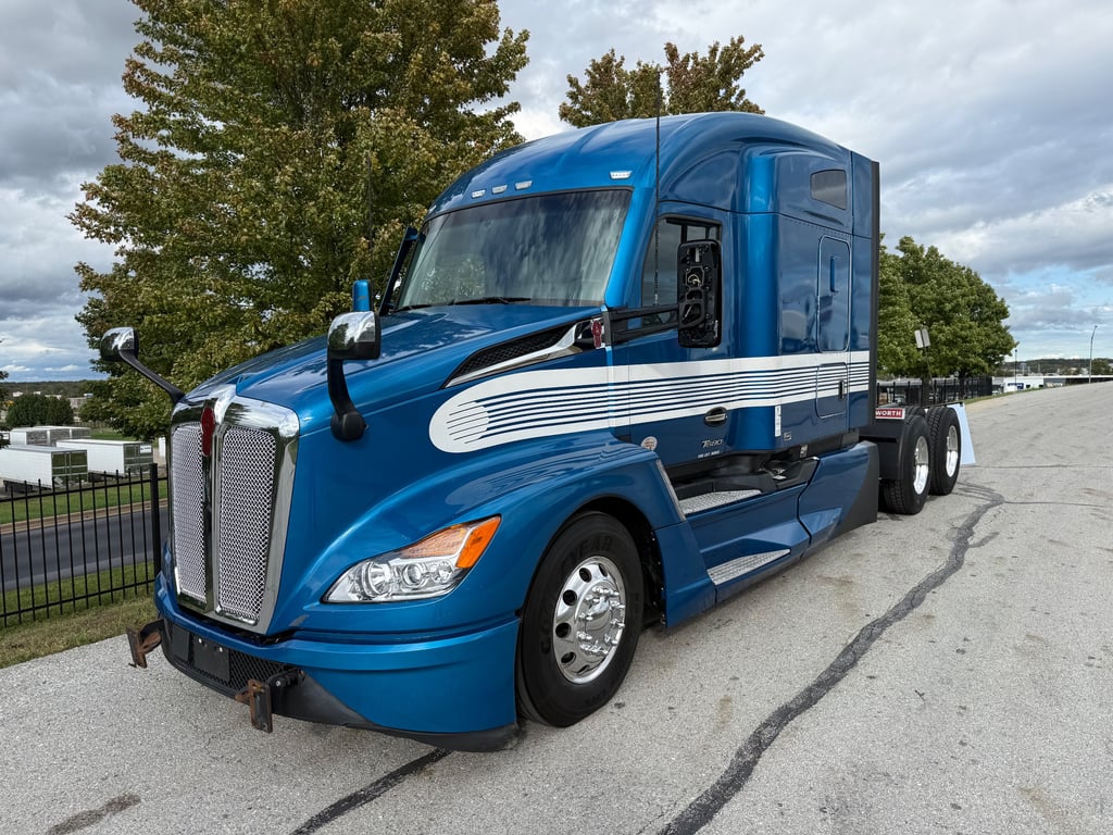 2024 Kenworth T680 in Springfield, MO — photo 4