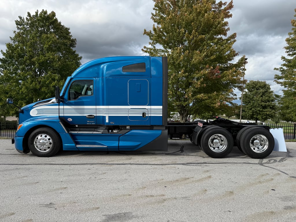 2024 Kenworth T680 in Springfield, MO — photo 5