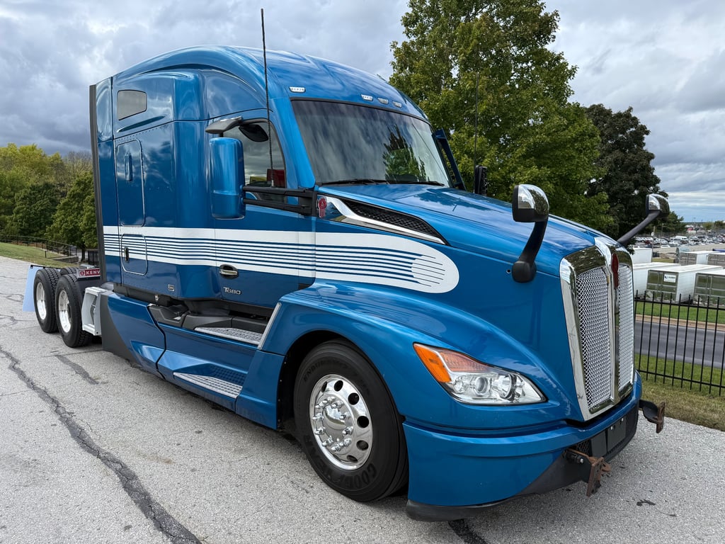 2024 Kenworth T680 in Springfield, MO