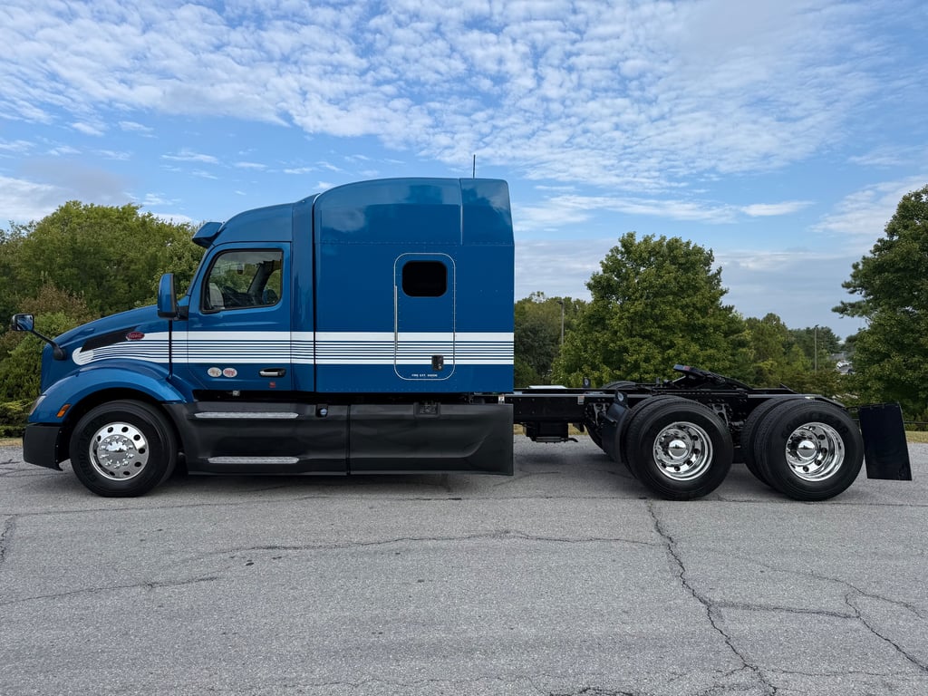 2025 Peterbilt 579 in Springfield, MO — photo 8