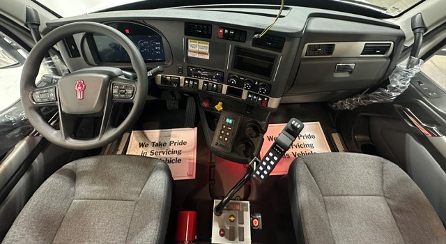 2027 Kenworth T880 in Tulsa, OK — photo 2