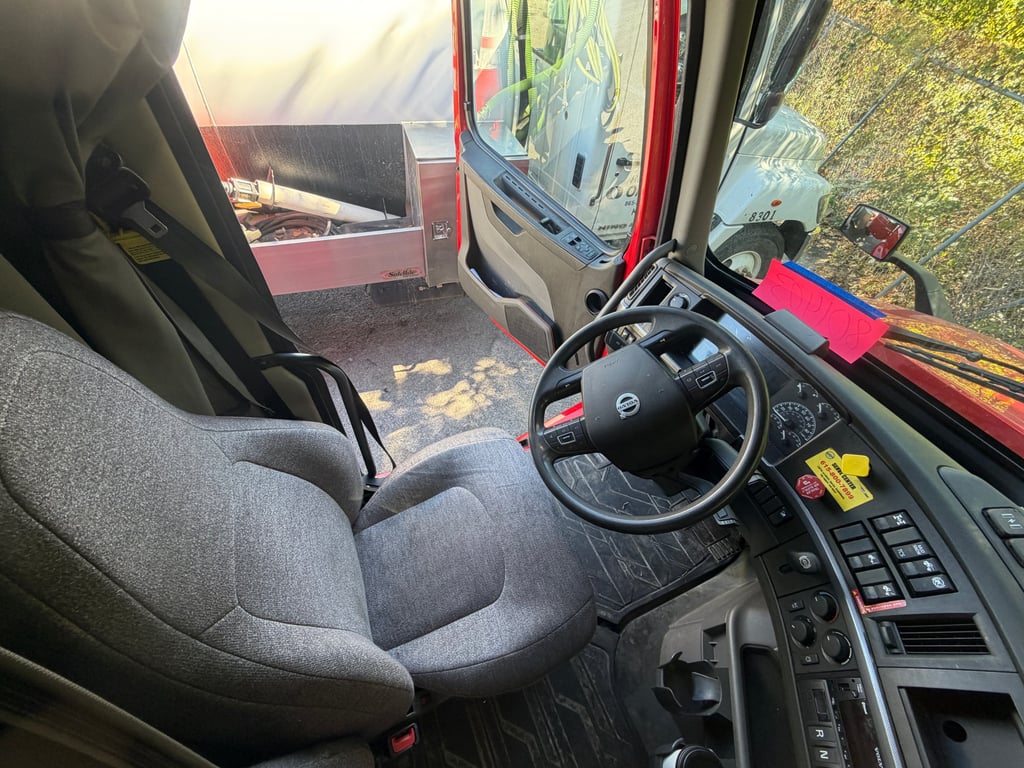 2022 Volvo VNL 760 in Nashville, TN — photo 3