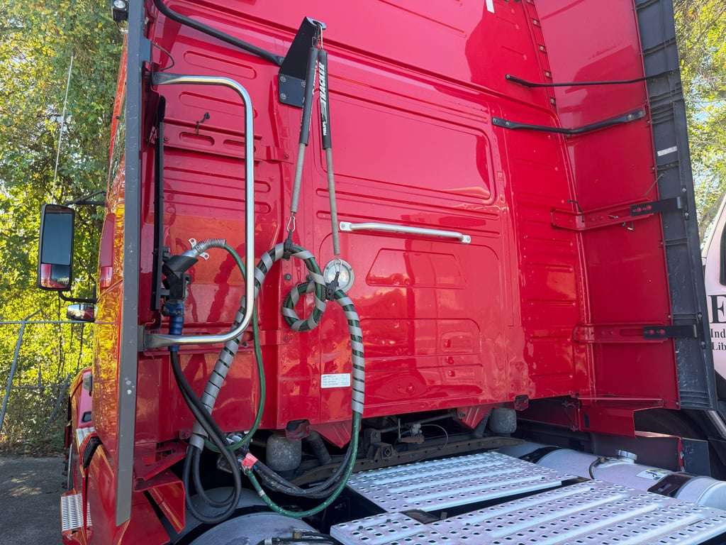 2022 Volvo VNL 760 in Nashville, TN — photo 6