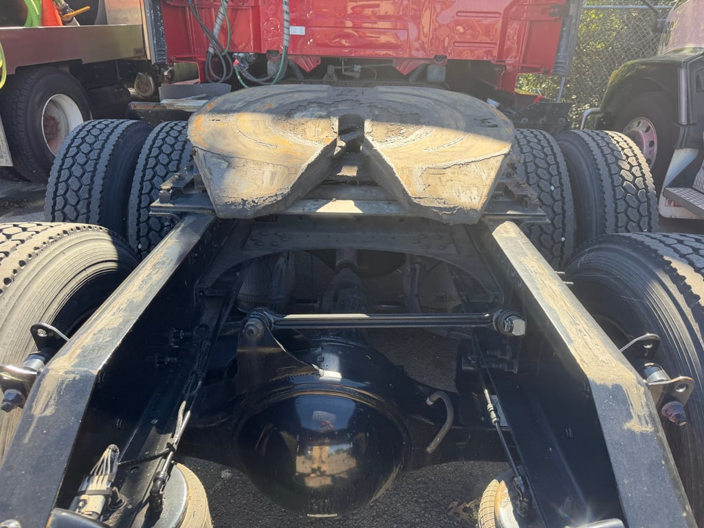 2022 Volvo VNL 760 in Nashville, TN — photo 7