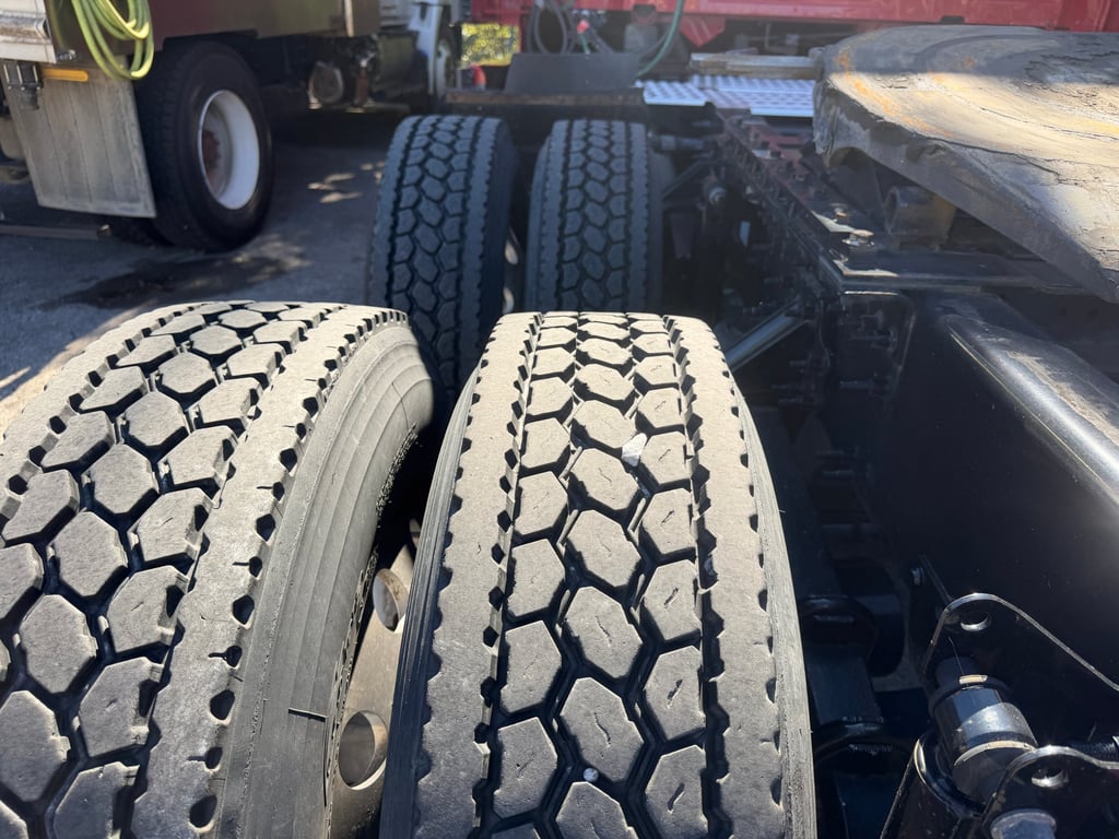 2022 Volvo VNL 760 in Nashville, TN — photo 5