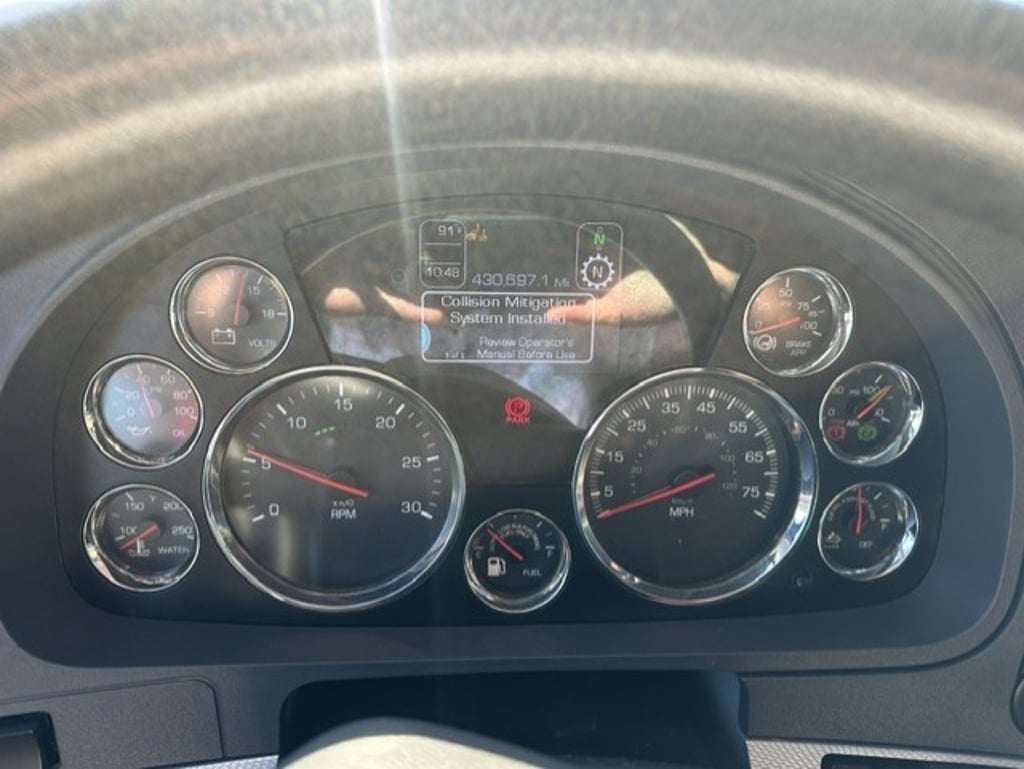 2022 Kenworth T680 in Fort Worth, TX — photo 5