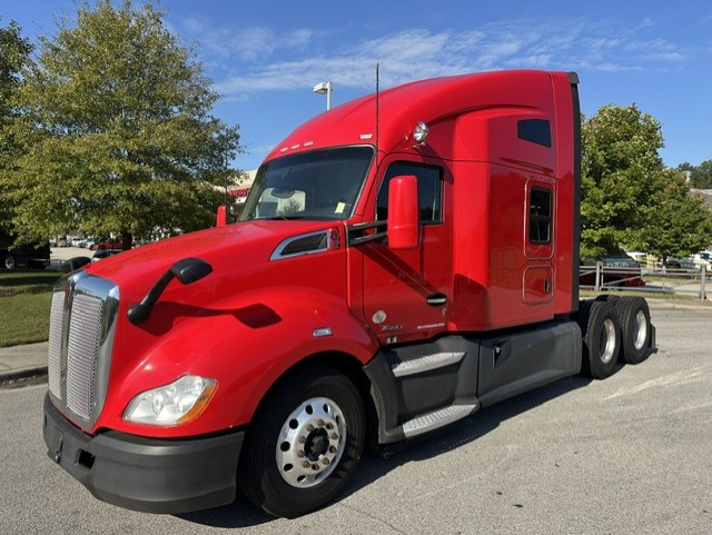 2022 Kenworth T680 in Fort Worth, TX — photo 2