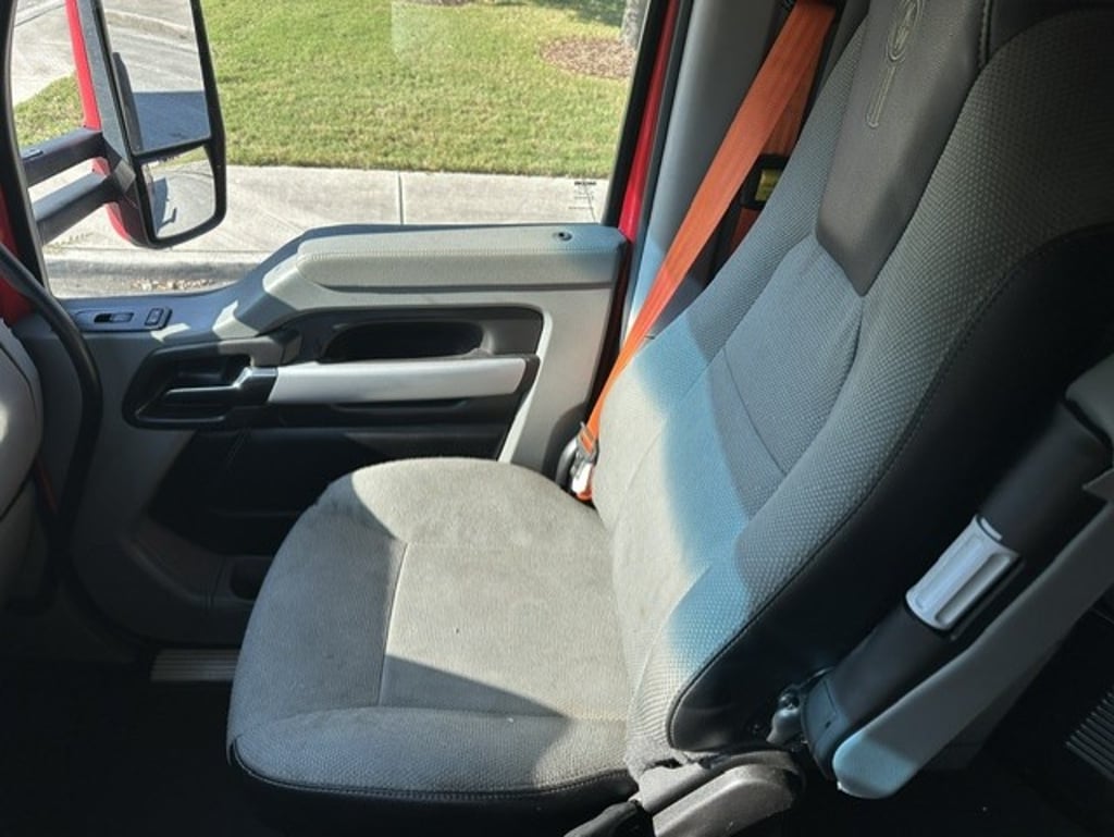 2022 Kenworth T680 in Fort Worth, TX — photo 8