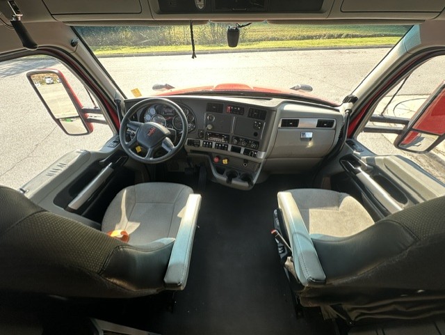 2022 Kenworth T680 in Fort Worth, TX — photo 3