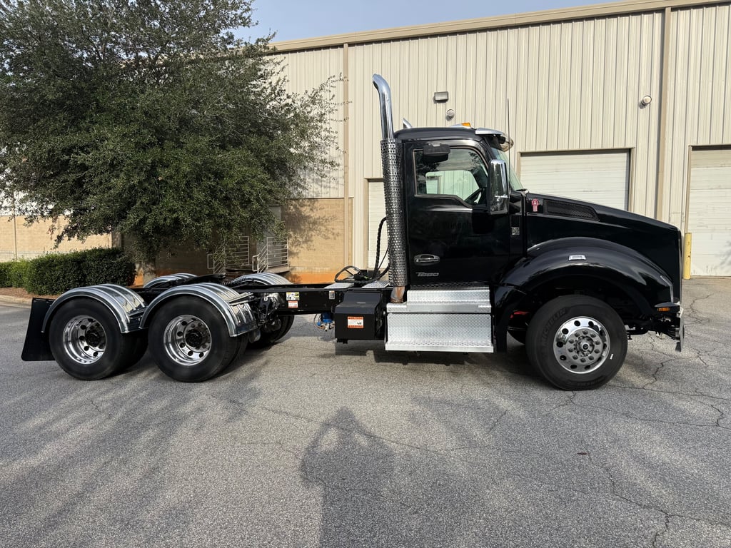 2024 Kenworth T880 in Raleigh, NC — photo 8