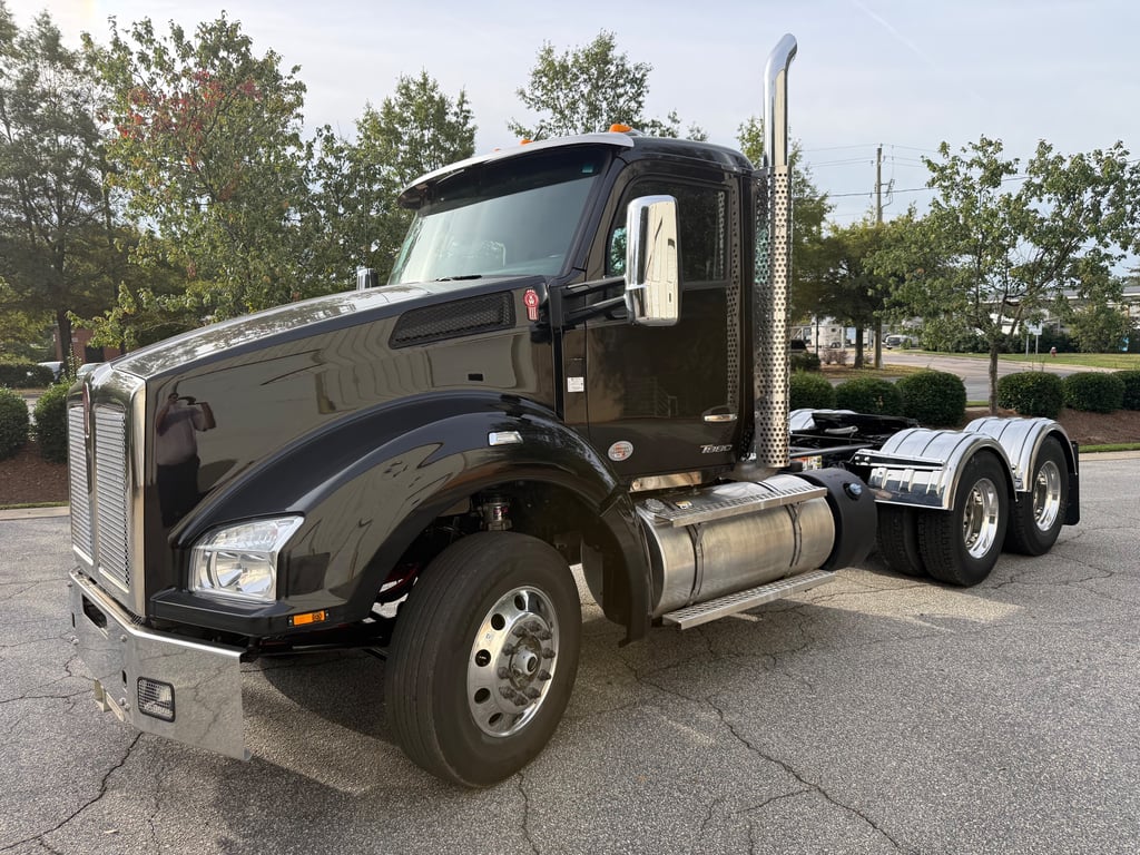 2024 Kenworth T880 in Raleigh, NC — photo 2