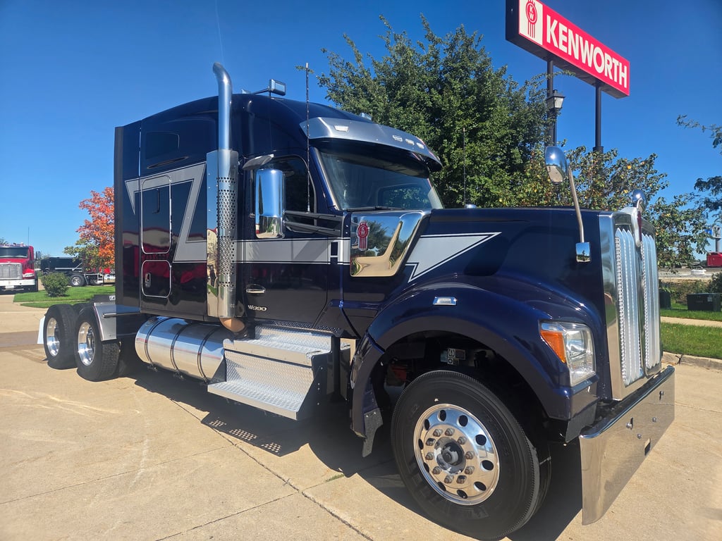 2024 Kenworth W990 in Cedar Rapids, IA