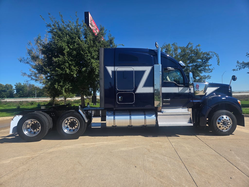 2024 Kenworth W990 in Cedar Rapids, IA — photo 7