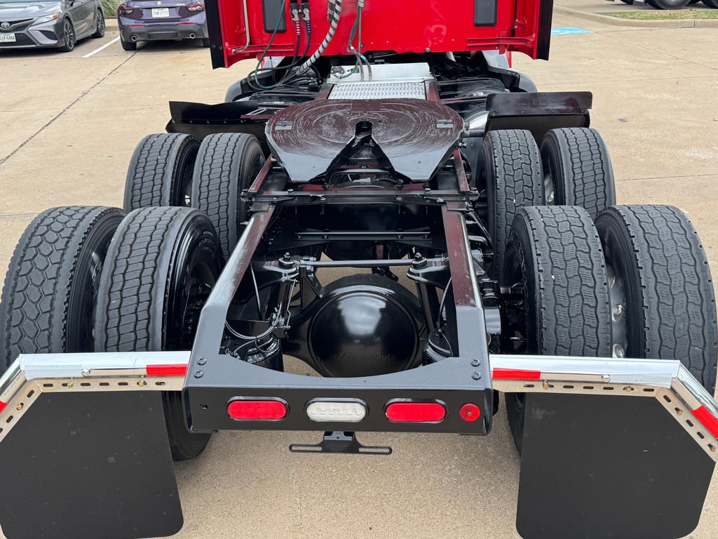 2021 Peterbilt 579 in Dallas, TX — photo 4