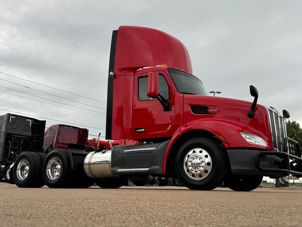 2021 Peterbilt 579 in Dallas, TX